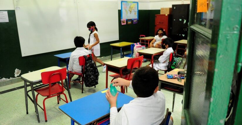 Arrancan las clases, sin barbijo para el desafío de aprender a leer y escribir